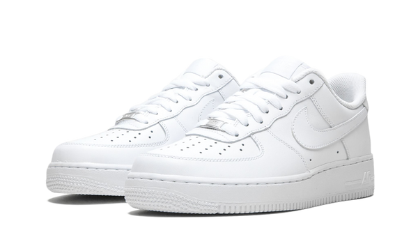 Nike Air Force 1 07 Triple White Front