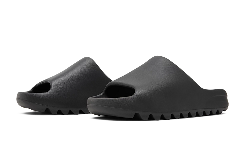 YEEZY SLIDE ONYX Front